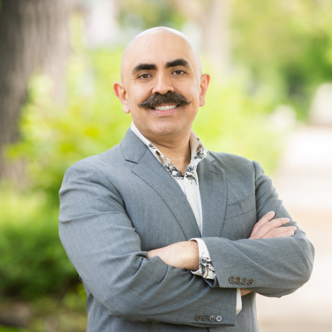 Photograph of Baird & Warner agent Giancarlo Olvera